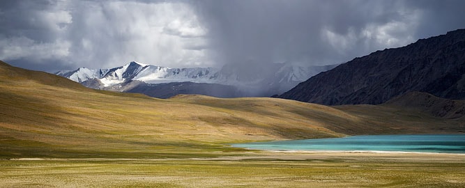 Kyagar Tso Lake and Mentok Kangri mountain range, Tso Moriri Lake area, Ladakh